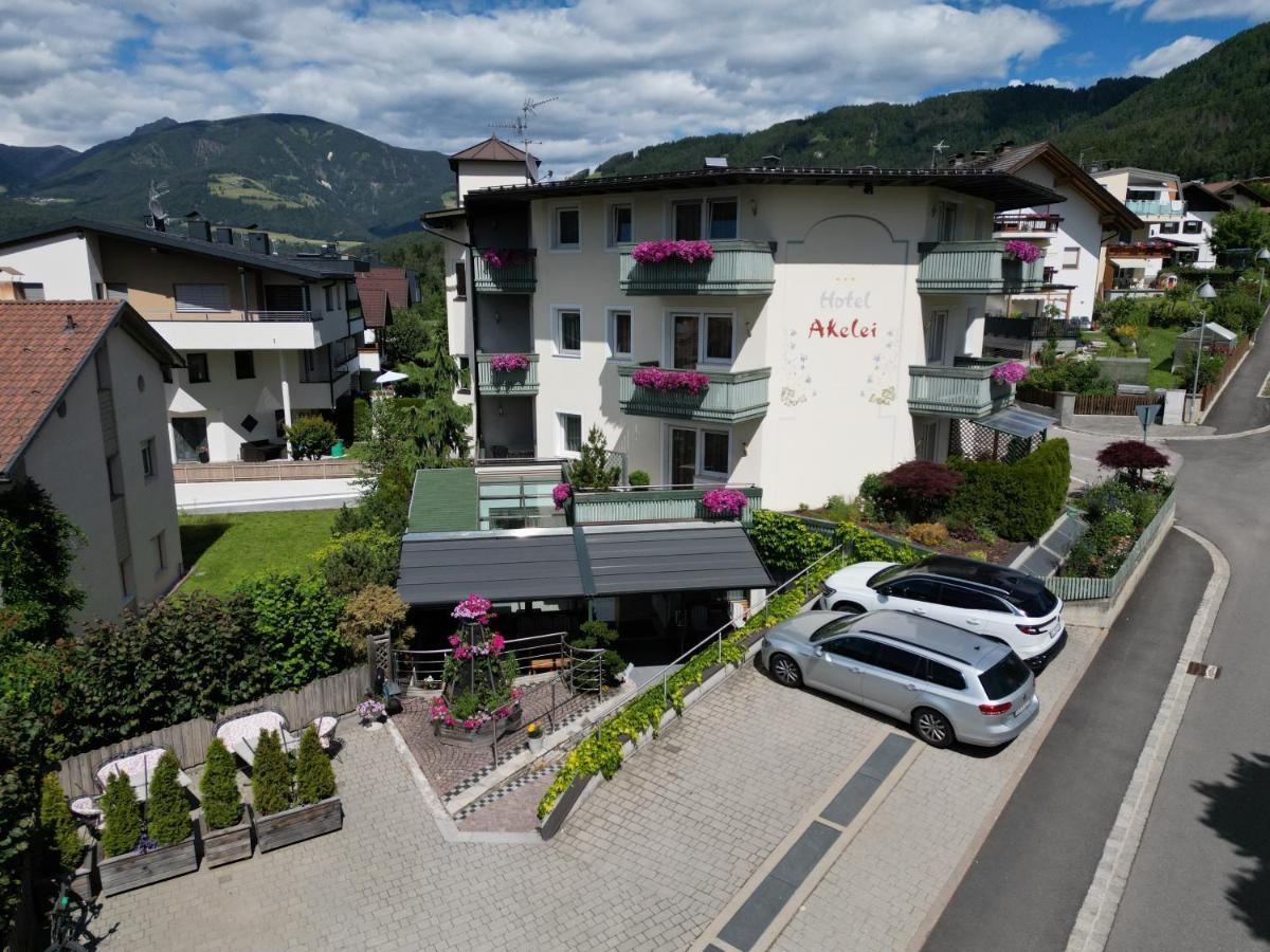 Hotel Akelei Brunico Bagian luar foto