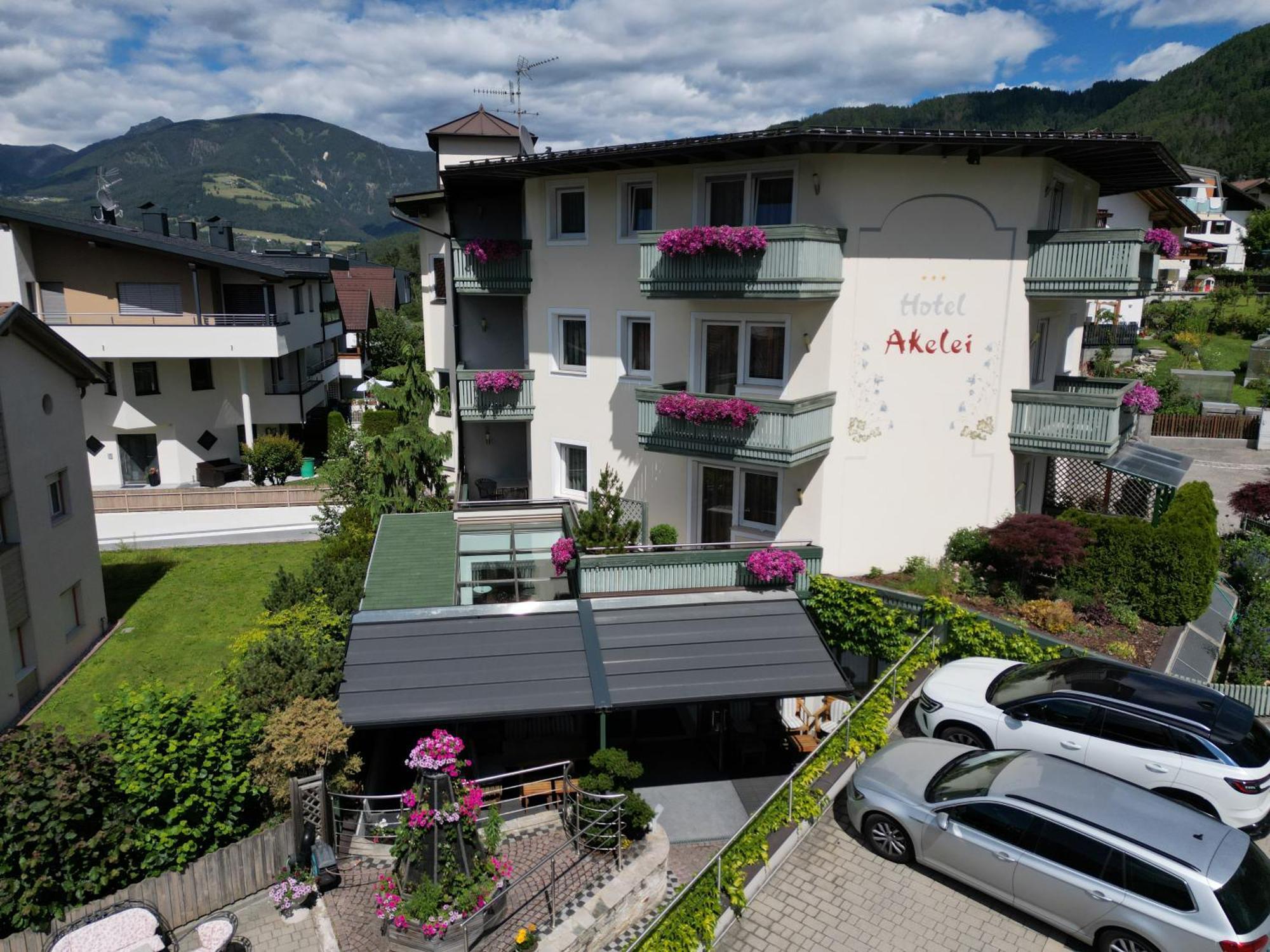 Hotel Akelei Brunico Bagian luar foto