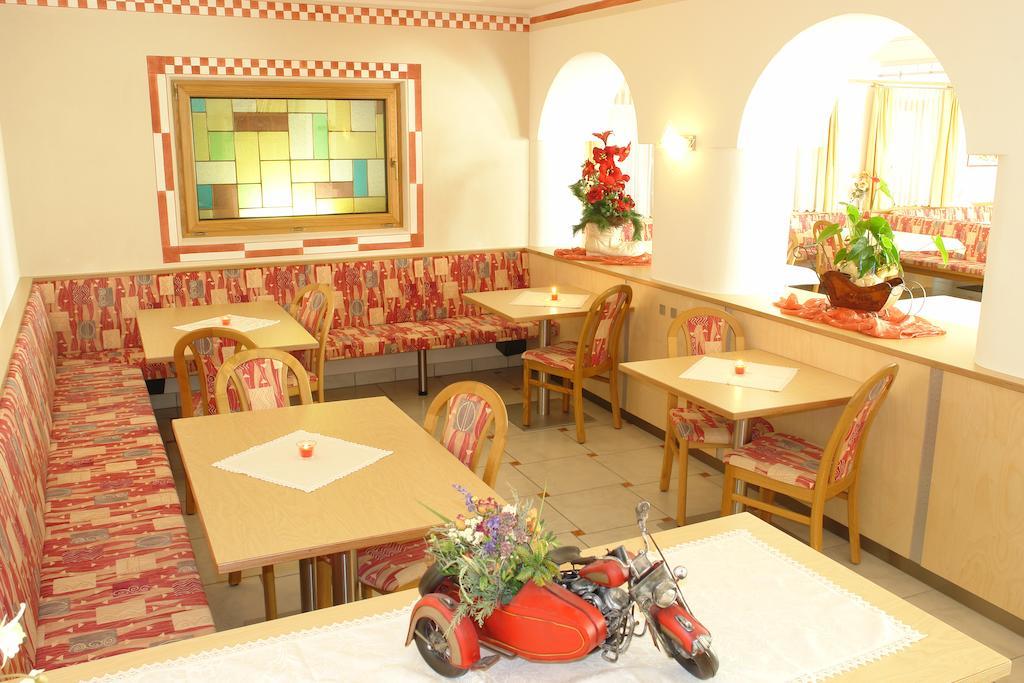 Hotel Akelei Brunico Bagian luar foto